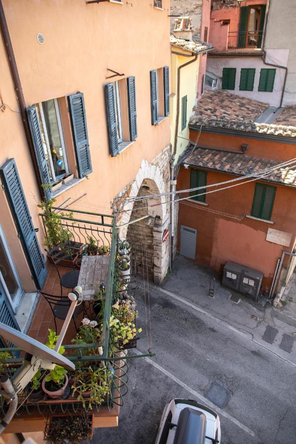 La Conca Apartment: A View On The Roman Aqueduct Perugia Exteriör bild
