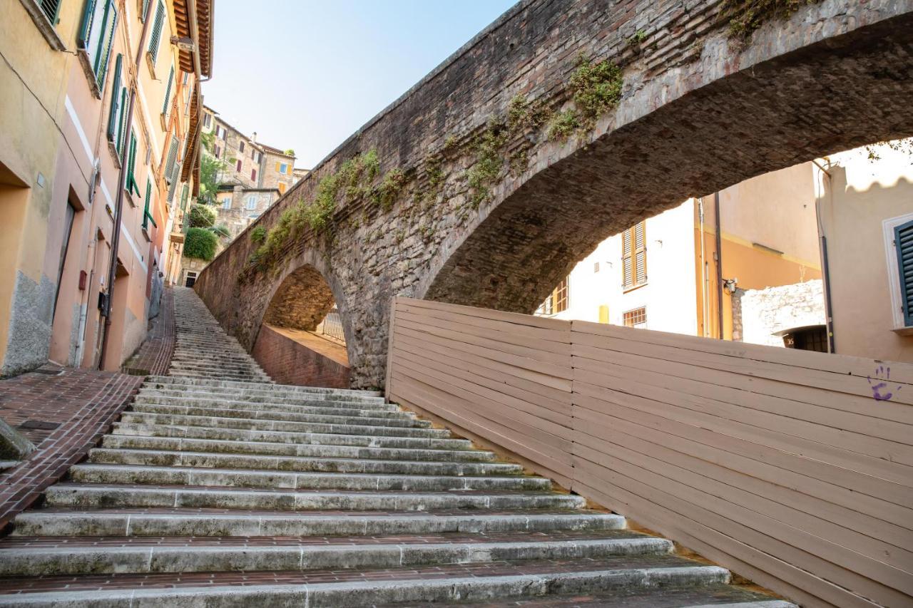 La Conca Apartment: A View On The Roman Aqueduct Perugia Exteriör bild