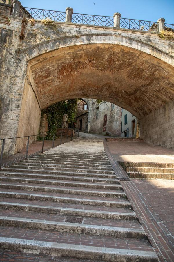 La Conca Apartment: A View On The Roman Aqueduct Perugia Exteriör bild