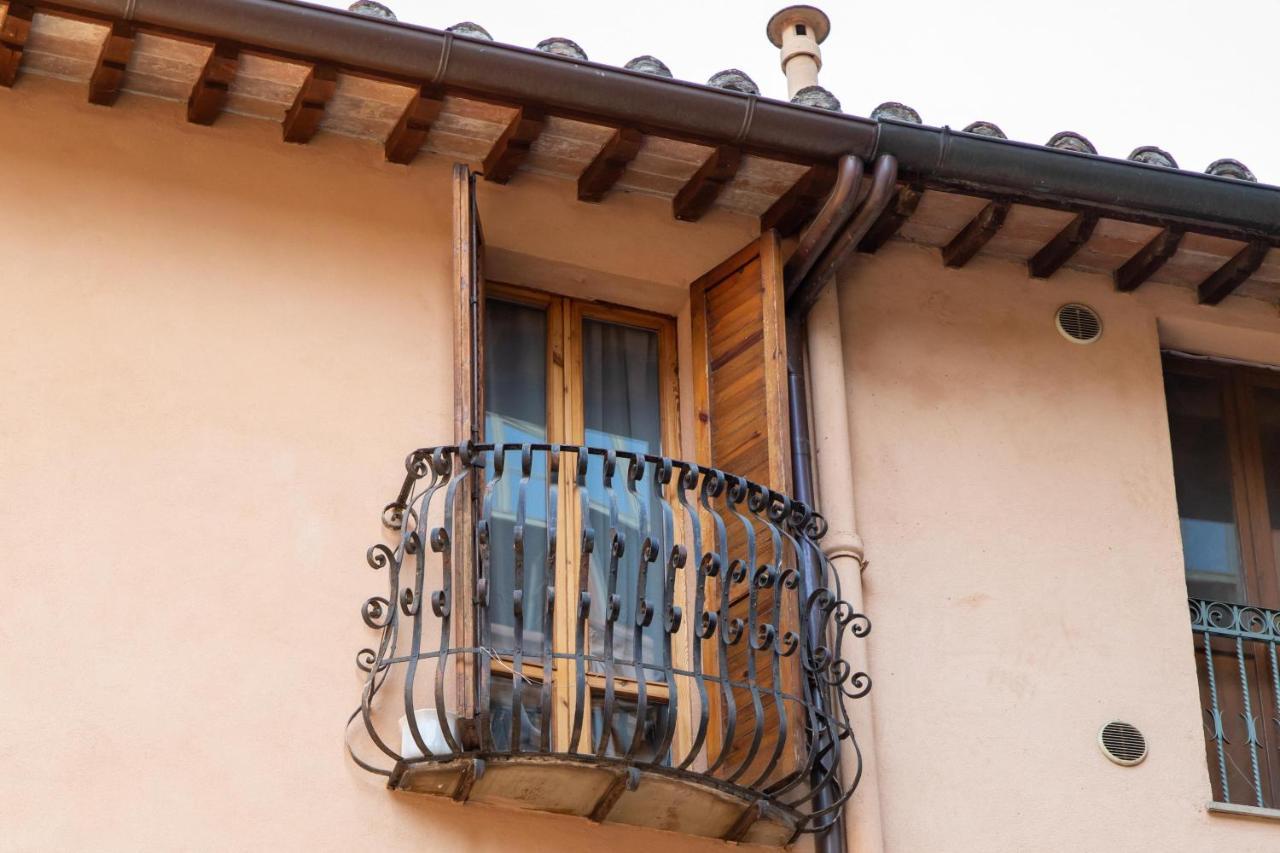 La Conca Apartment: A View On The Roman Aqueduct Perugia Exteriör bild