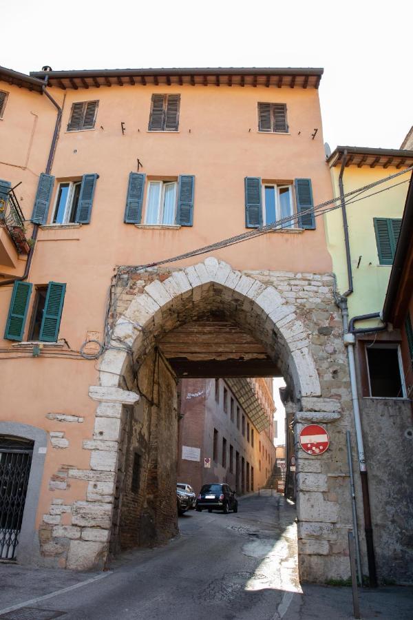 La Conca Apartment: A View On The Roman Aqueduct Perugia Exteriör bild